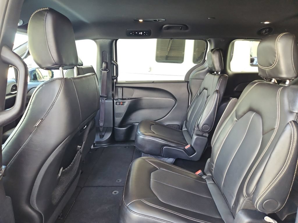 Used 2025 Chrysler Pacifica Select FWD image 28