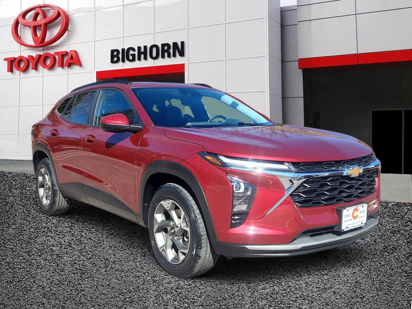 Used 2024 Chevrolet Trax LT w/ Sunroof Package image 1