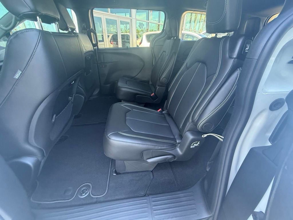New 2026 Chrysler Pacifica Select image 24