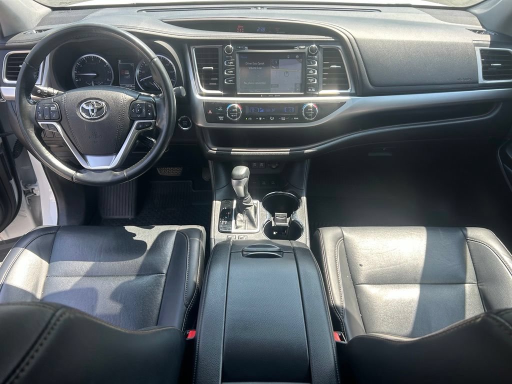 Used 2019 Toyota Highlander XLE AWD/4WD image 14