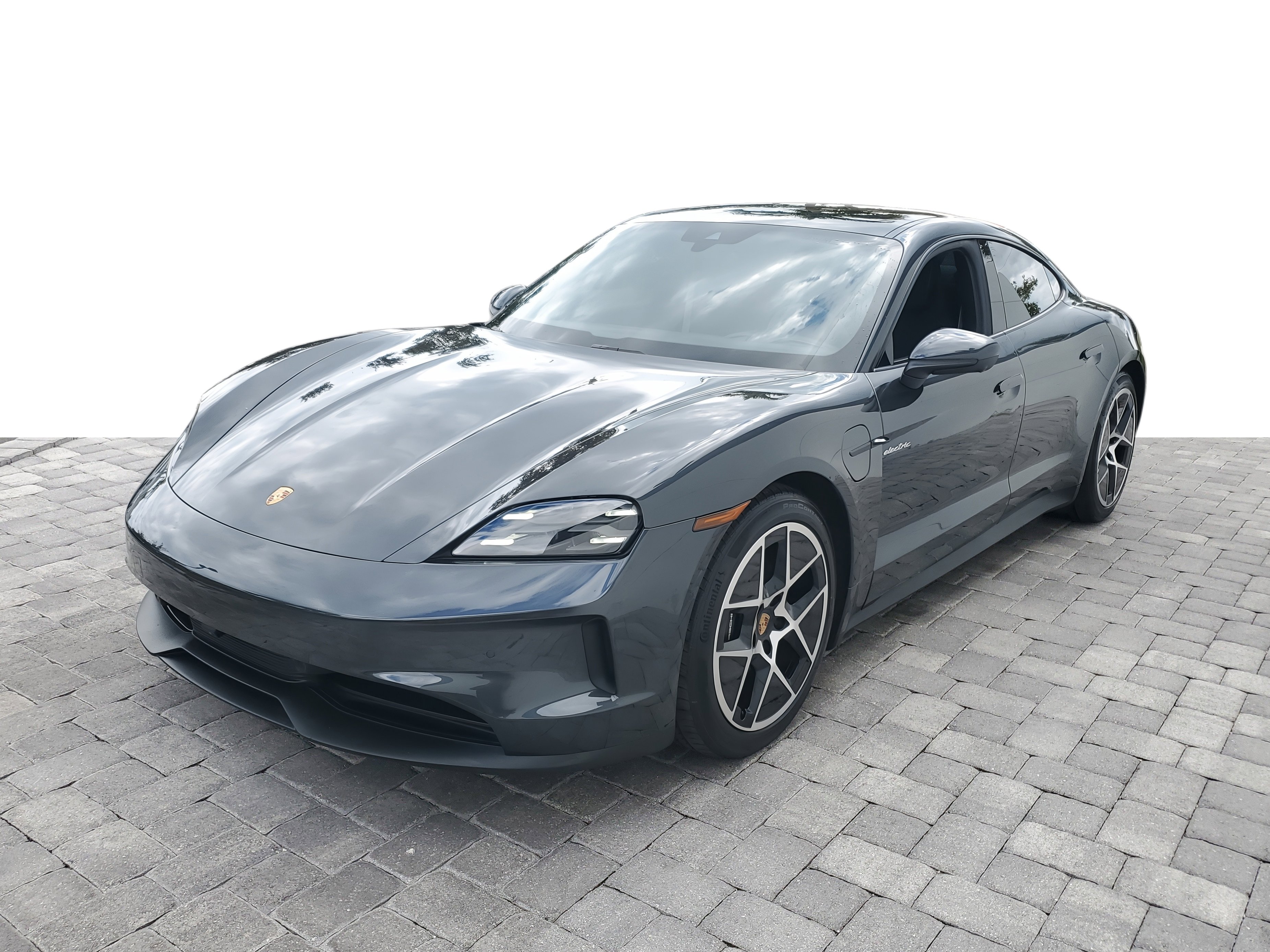 Used 2025 Porsche Taycan image 3