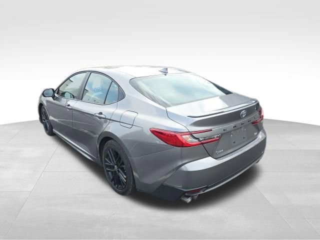 Used 2025 Toyota Camry SE image 4