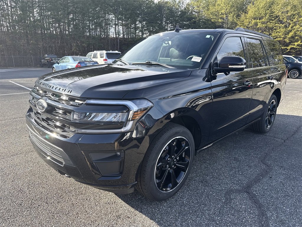 Used 2023 Ford Expedition Limited image 3