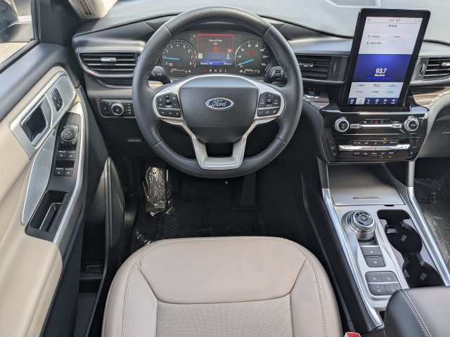 Used 2024 Ford Explorer Limited w/ Limited Technology Package RWD image 16