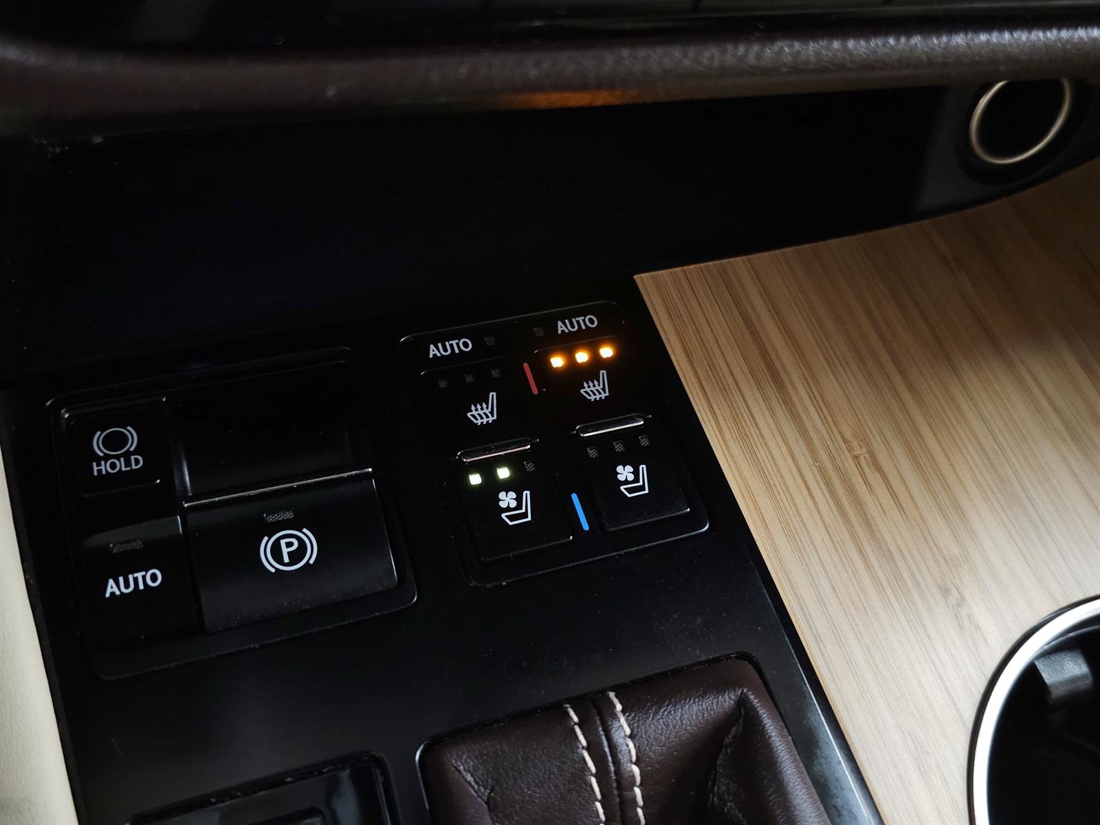Used 2018 Lexus RX 350L AWD w/ Premium Package image 30
