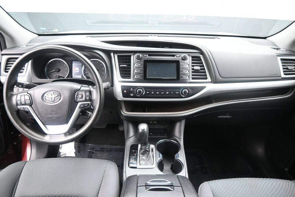 Used 2019 Toyota Highlander LE FWD image 15