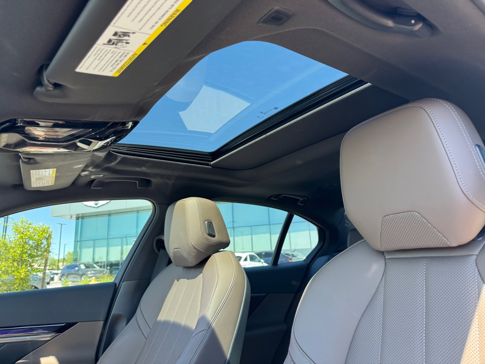 Used 2025 BMW i5 eDrive40i w/ M Sport Package image 33