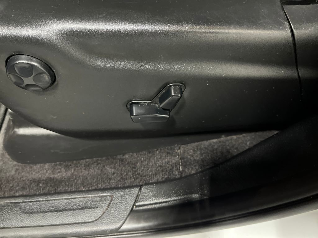 Used 2019 Jeep Grand Cherokee Altitude image 13