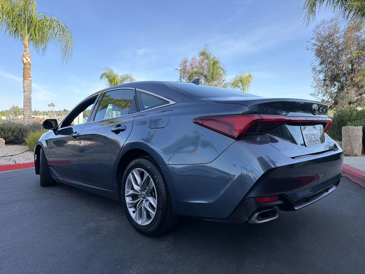 Used 2022 Toyota Avalon XLE image 17