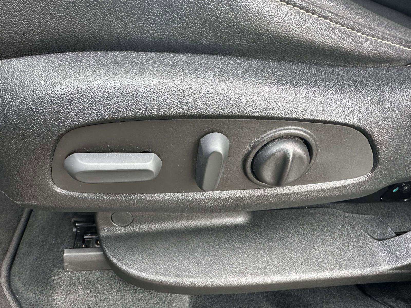 Used 2023 Chevrolet Traverse LT image 18