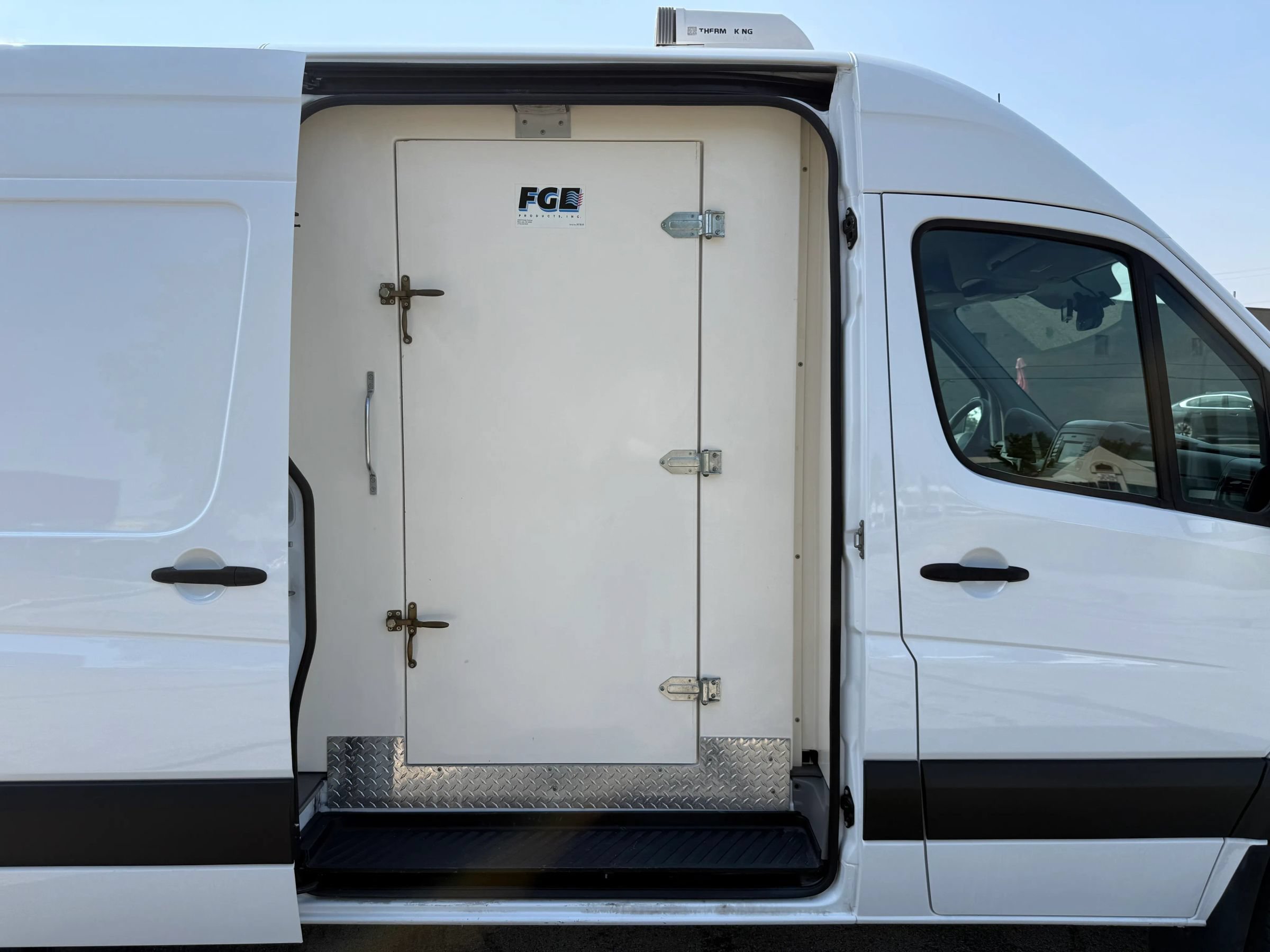 Used 2015 Freightliner Sprinter 2500 w/ Additional Battery Package RWD image 15