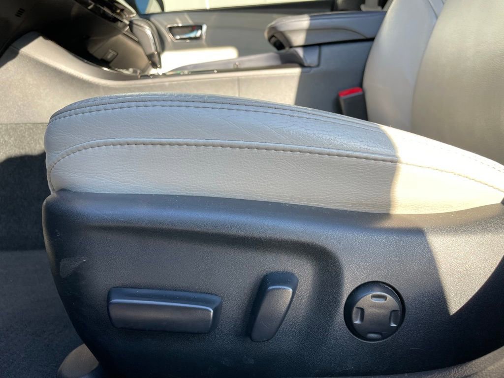 Used 2013 Toyota Avalon XLE image 24