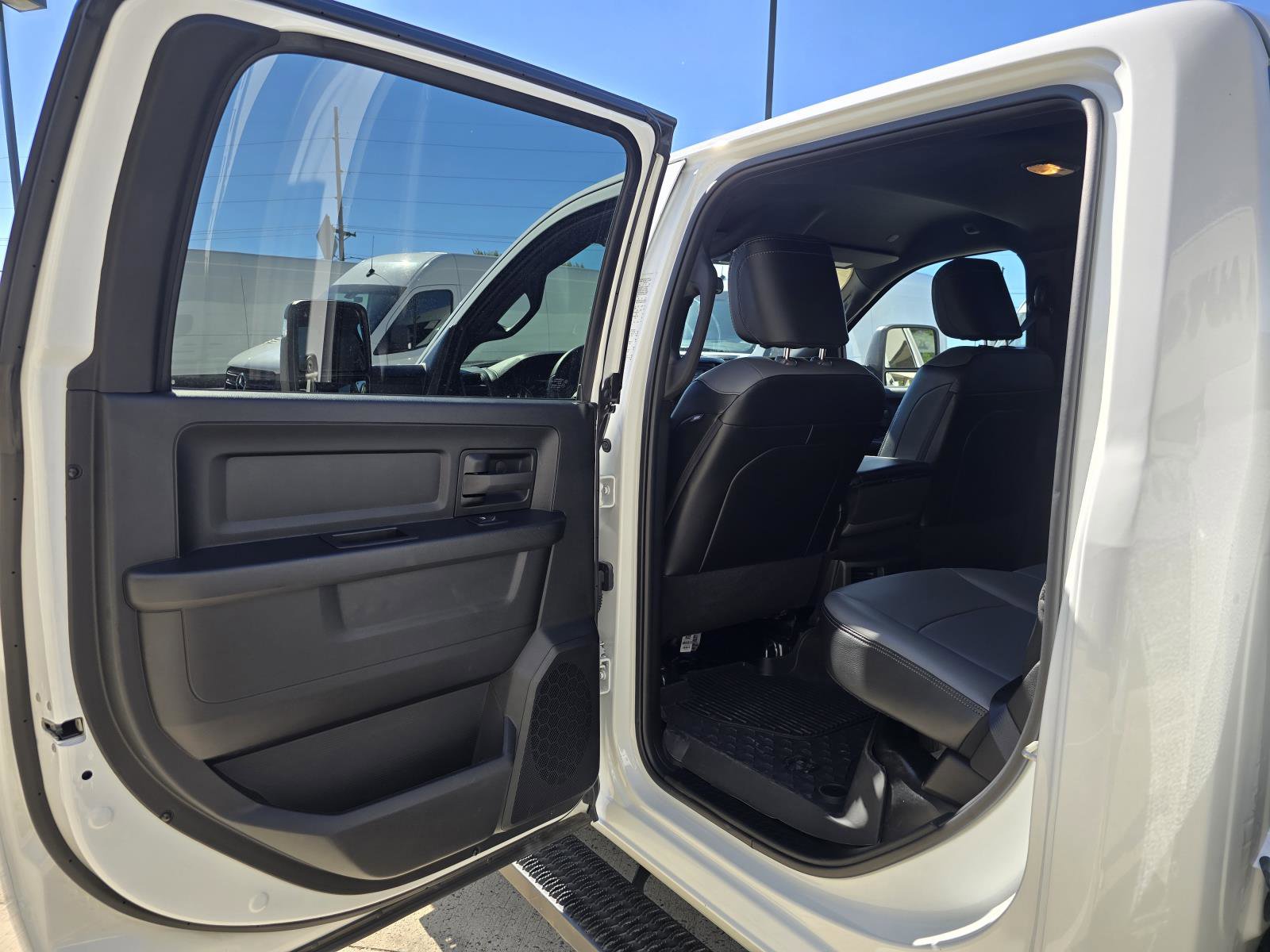 Used 2024 RAM 2500 Tradesman w/ Chrome Appearance Group image 29