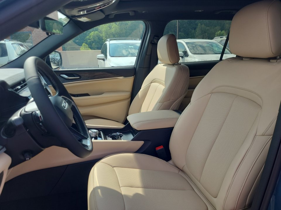 New 2026 Jeep Grand Cherokee L Limited AWD/4WD image 30