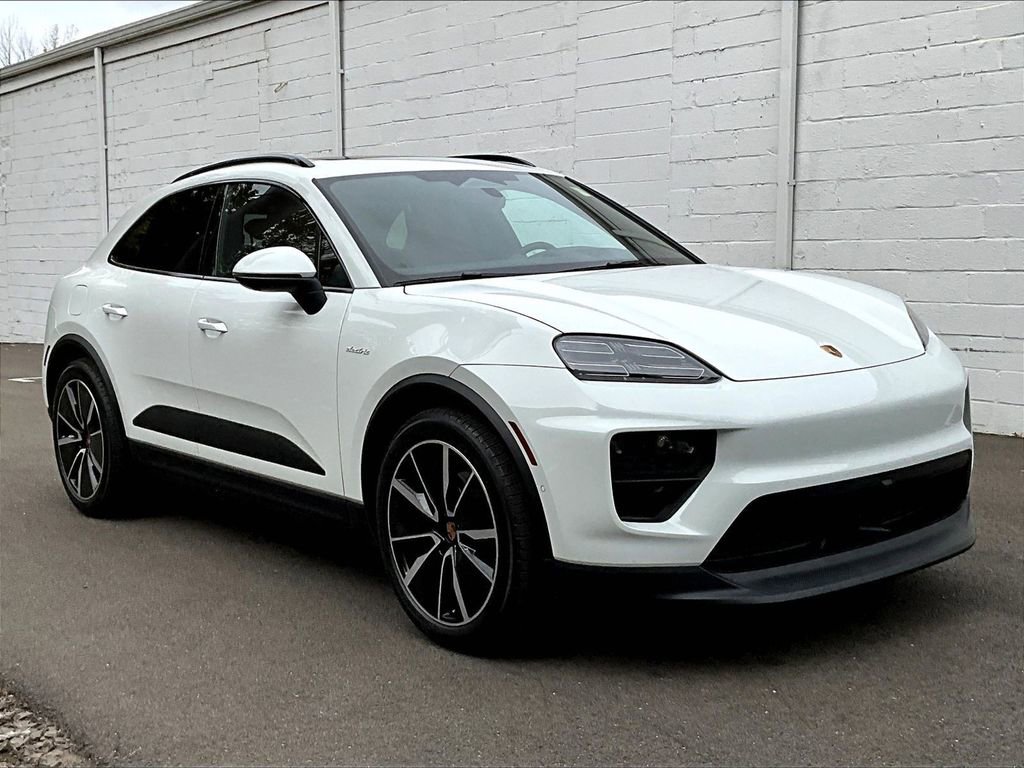 Used 2025 Porsche Macan 4 Electric image 7