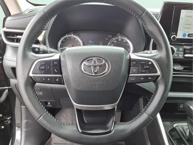 Used 2023 Toyota Highlander LE FWD image 23