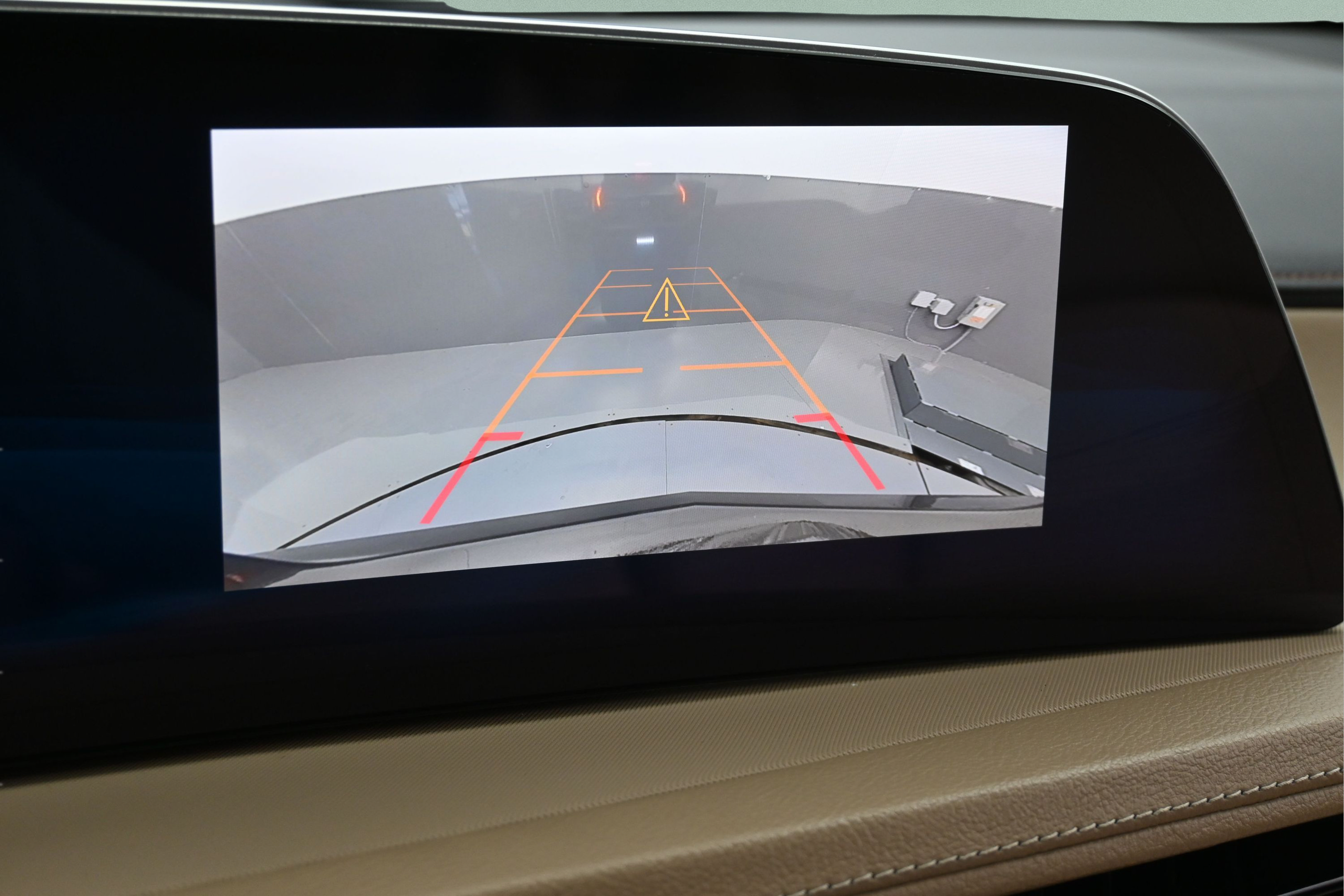 Used 2024 Cadillac XT4 Luxury w/ Cold Weather Package FWD image 17