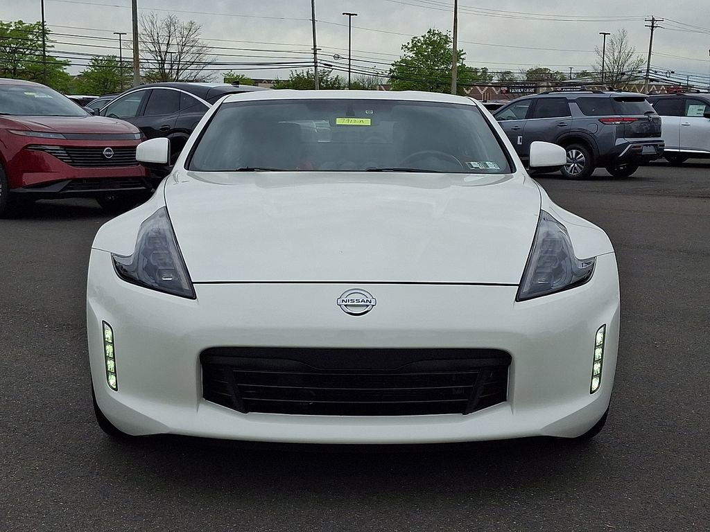 Used 2017 Nissan 370Z Coupe RWD image 2