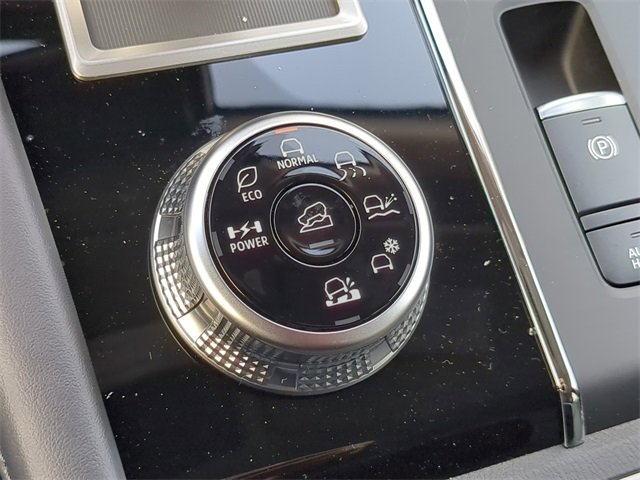 New 2025 Mitsubishi Outlander SE image 30