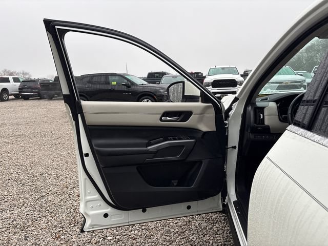 Used 2024 Nissan Pathfinder SL AWD/4WD image 15