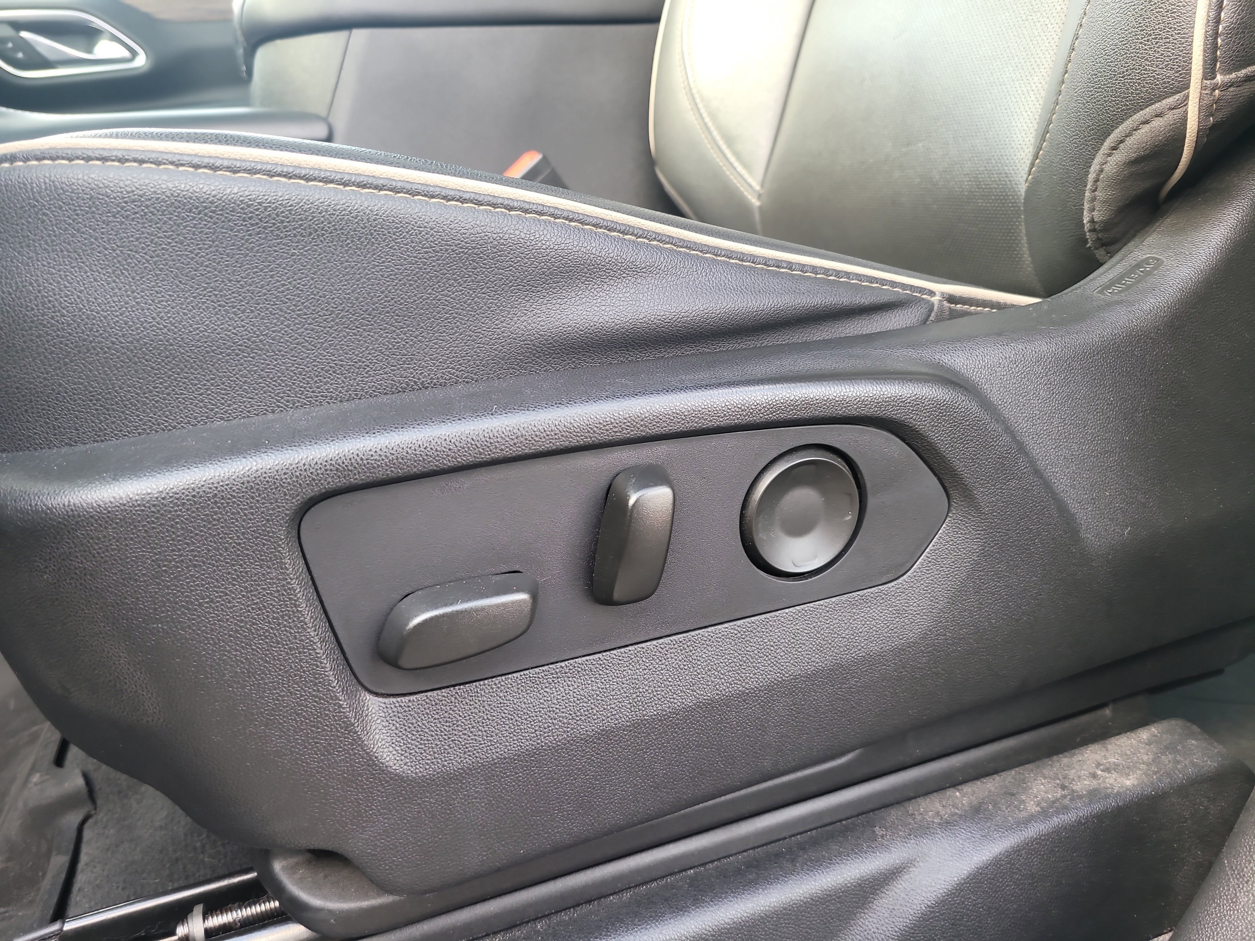 Used 2021 Chevrolet Suburban Premier w/ Premium Package image 18