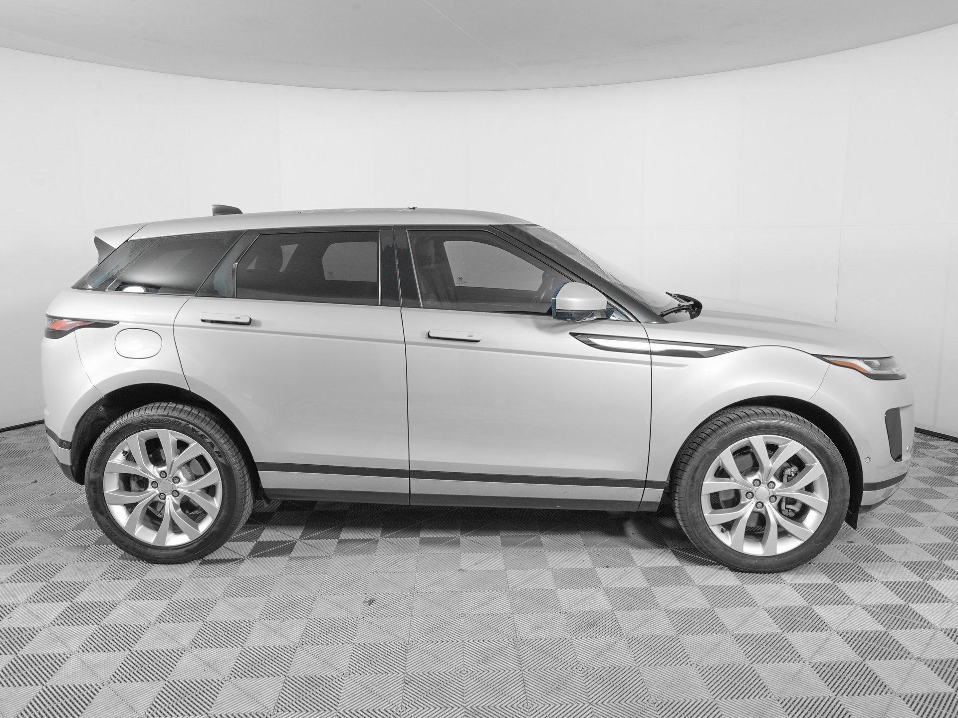 Used 2021 Land Rover Range Rover Evoque SE image 4