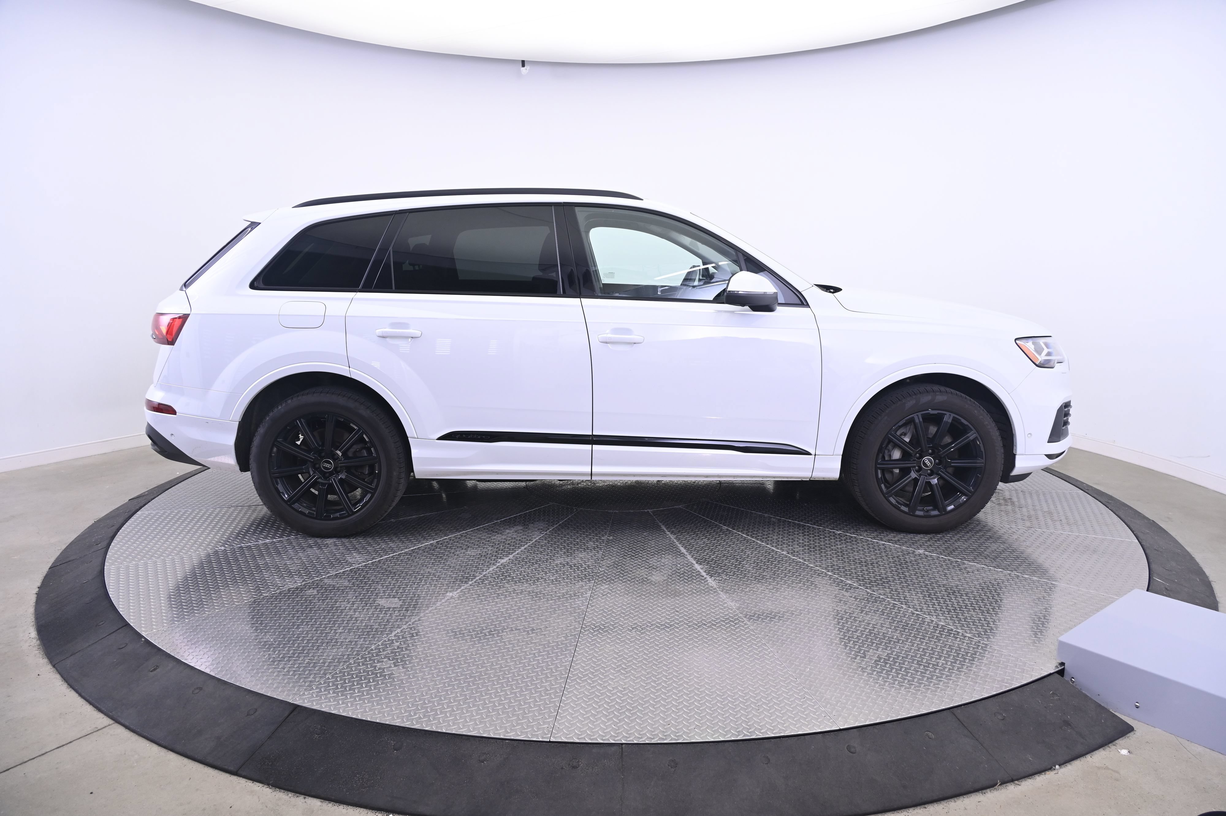 Used 2023 Audi Q7 2.0T Premium Plus w/ Premium Plus Package AWD/4WD image 8