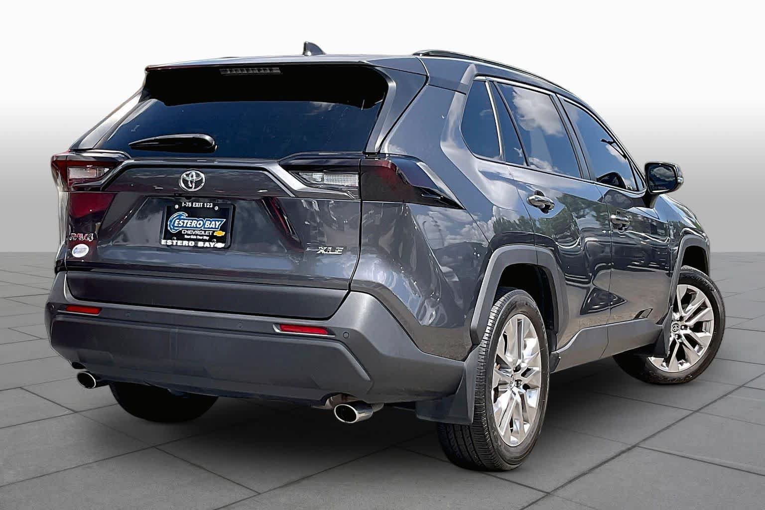 Used 2020 Toyota RAV4 XLE Premium FWD image 14