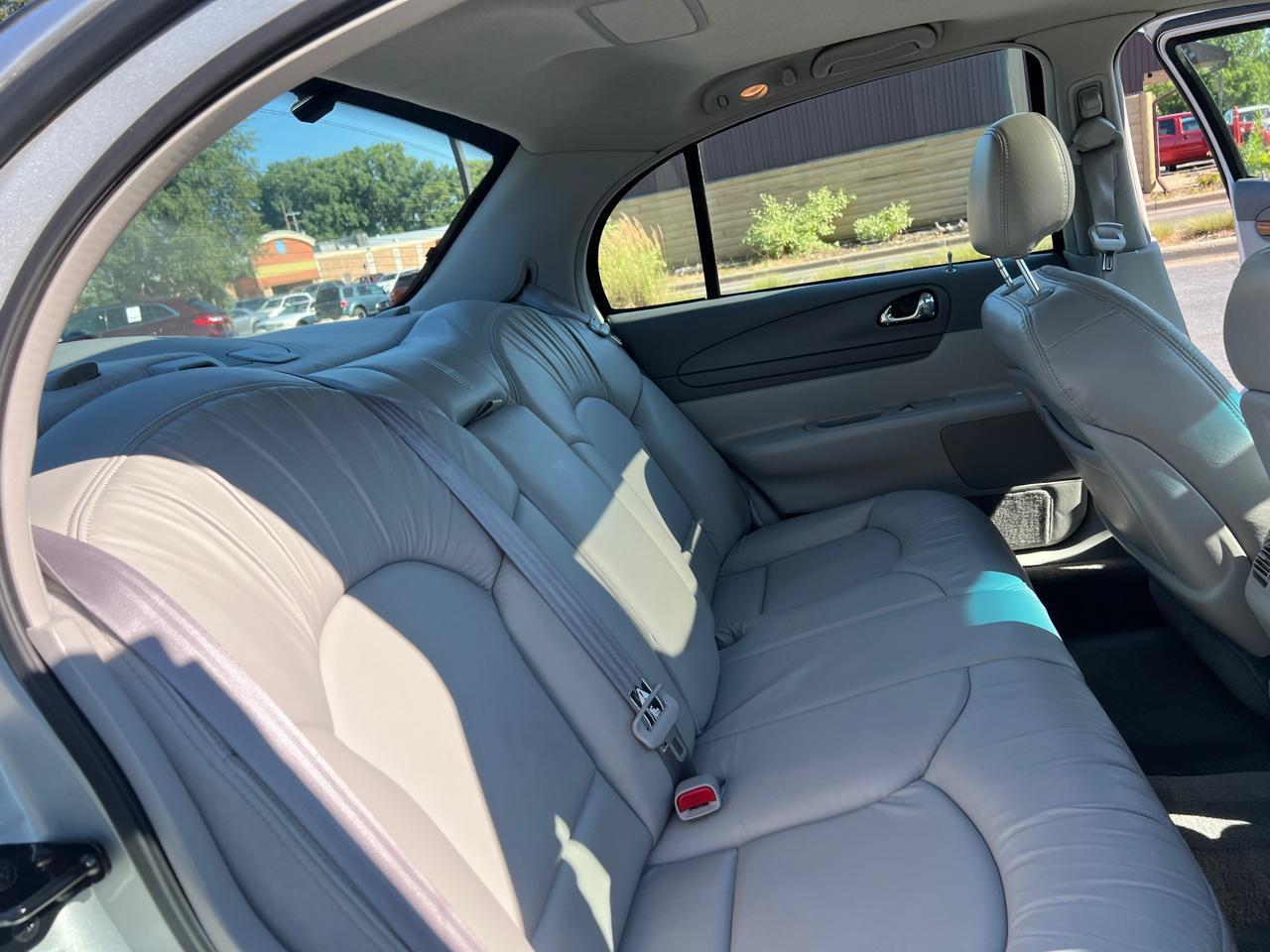 Used 2000 Lincoln Continental FWD image 35