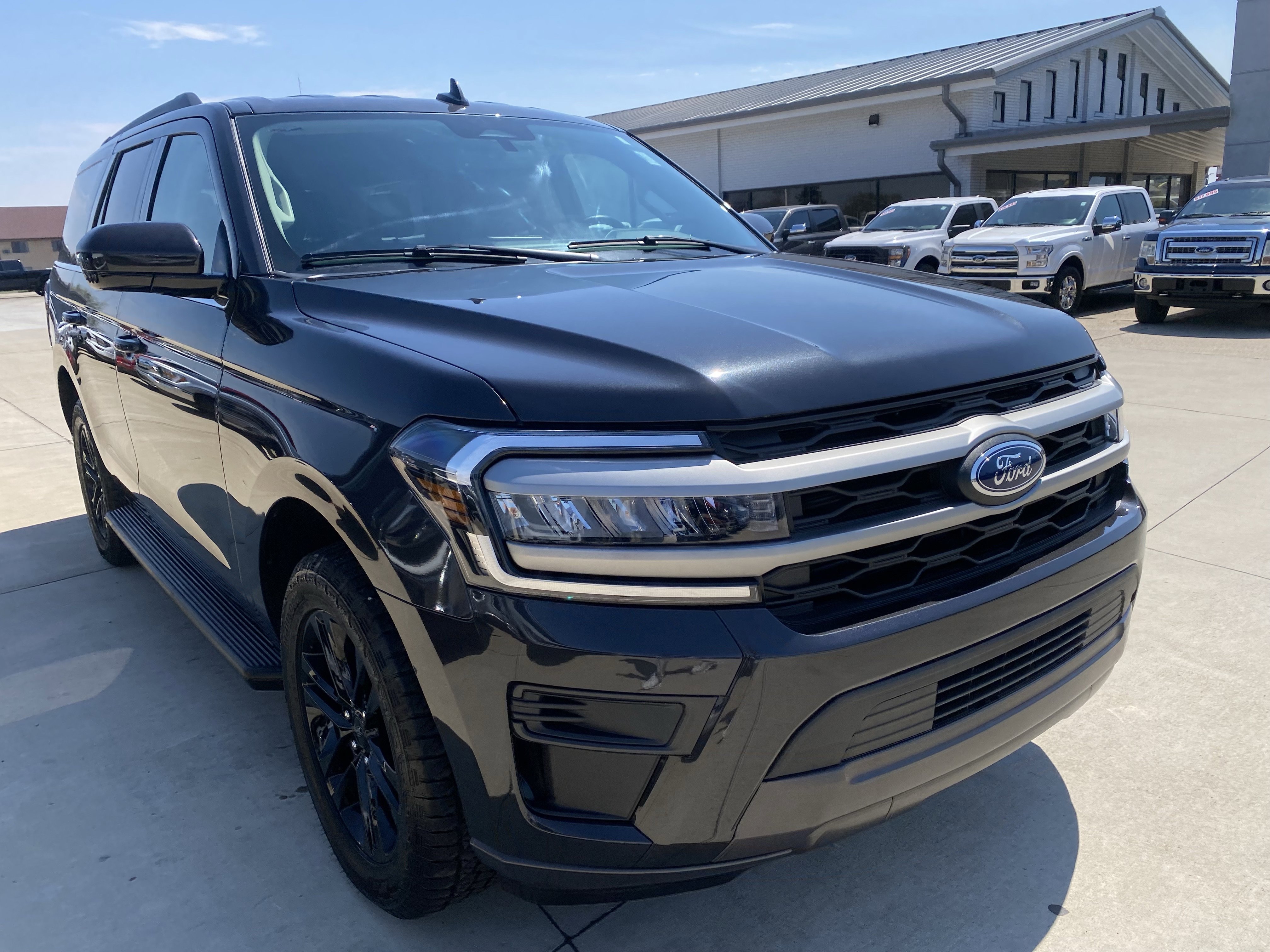 Used 2024 Ford Expedition XLT image 3