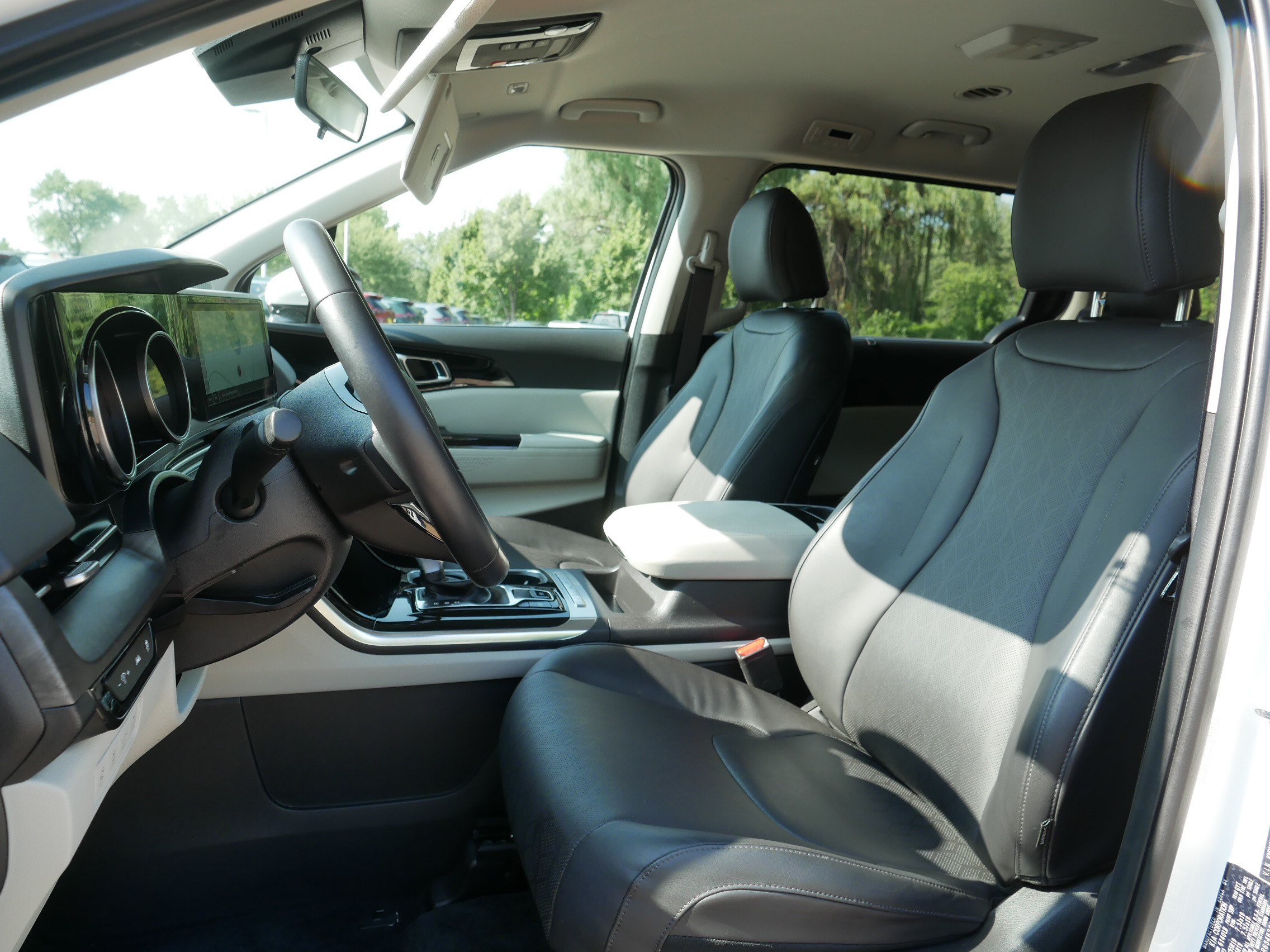 Certified 2024 Kia Carnival EX FWD image 35