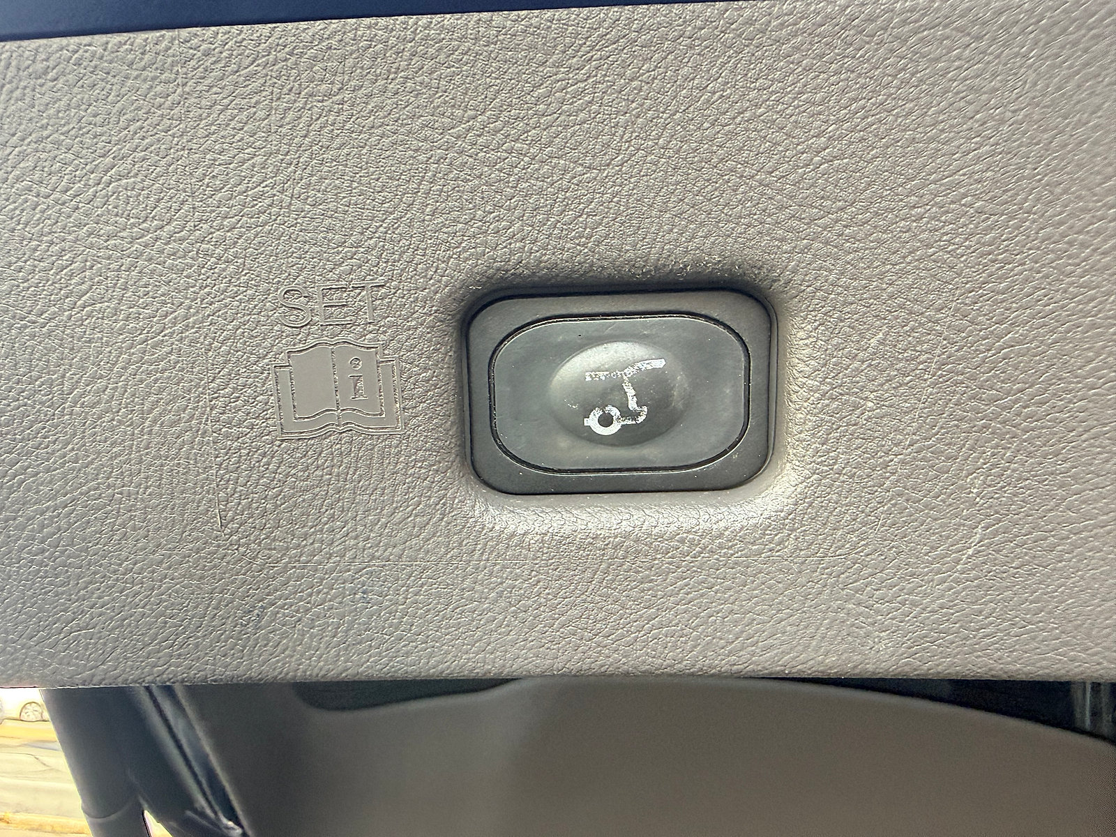 Used 2017 Lincoln MKX Reserve w/ Luxury Package AWD/4WD image 35