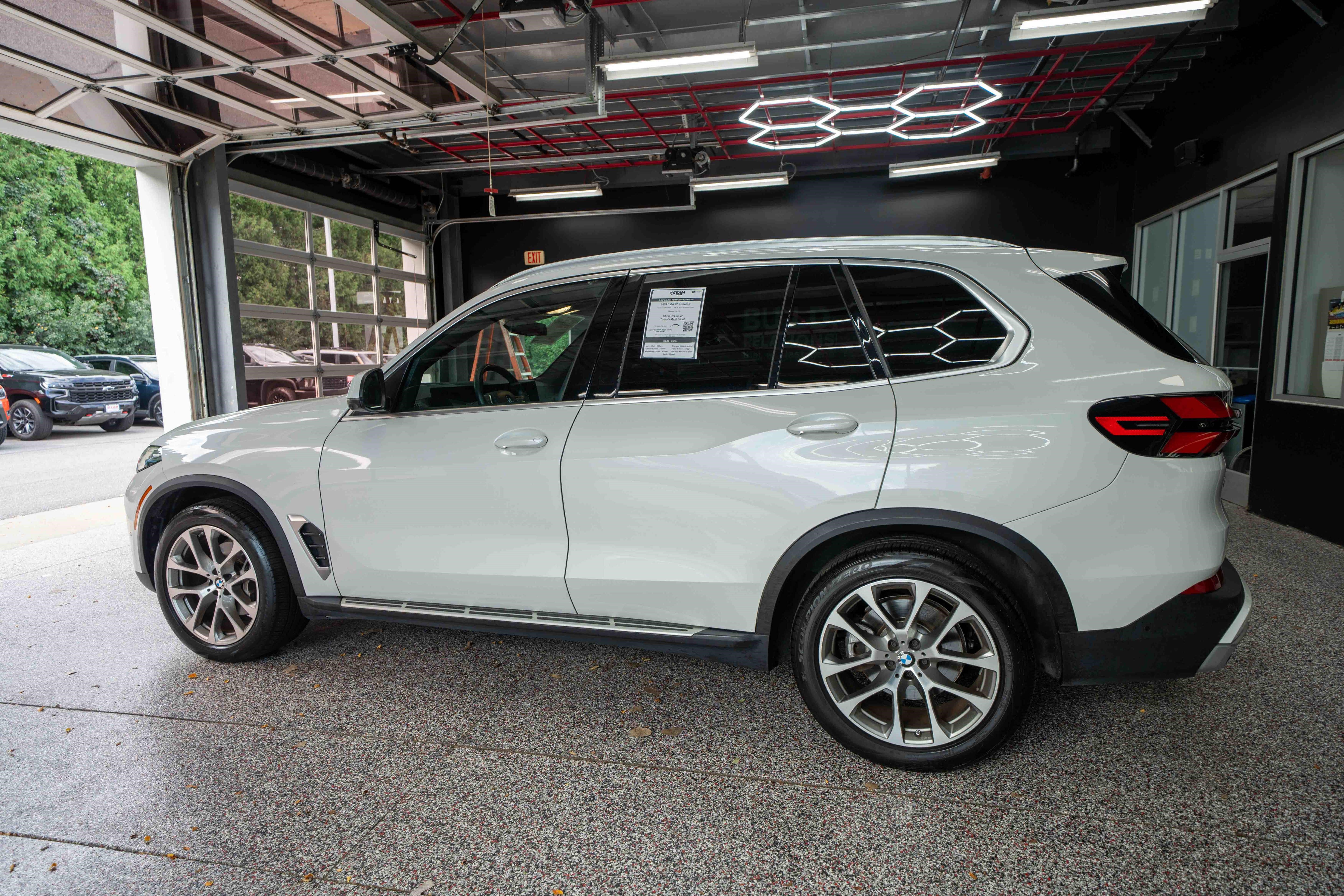 Used 2024 BMW X5 xDrive40i AWD/4WD image 2