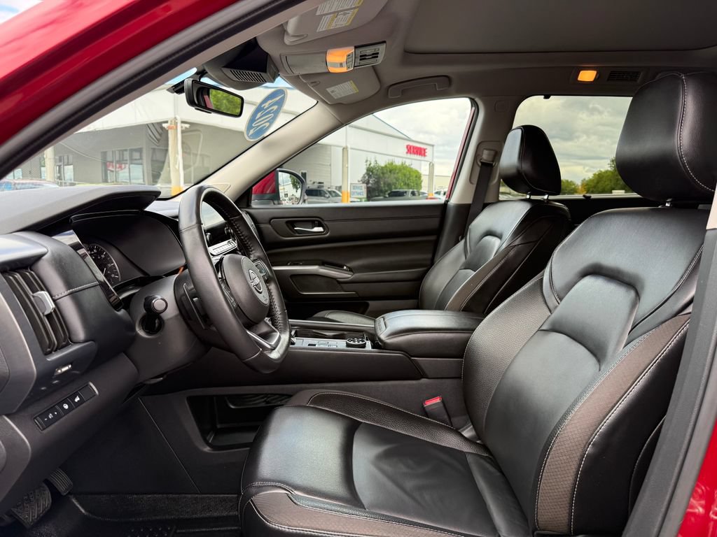 Used 2024 Nissan Pathfinder SL w/ SL Premium Package AWD/4WD image 17
