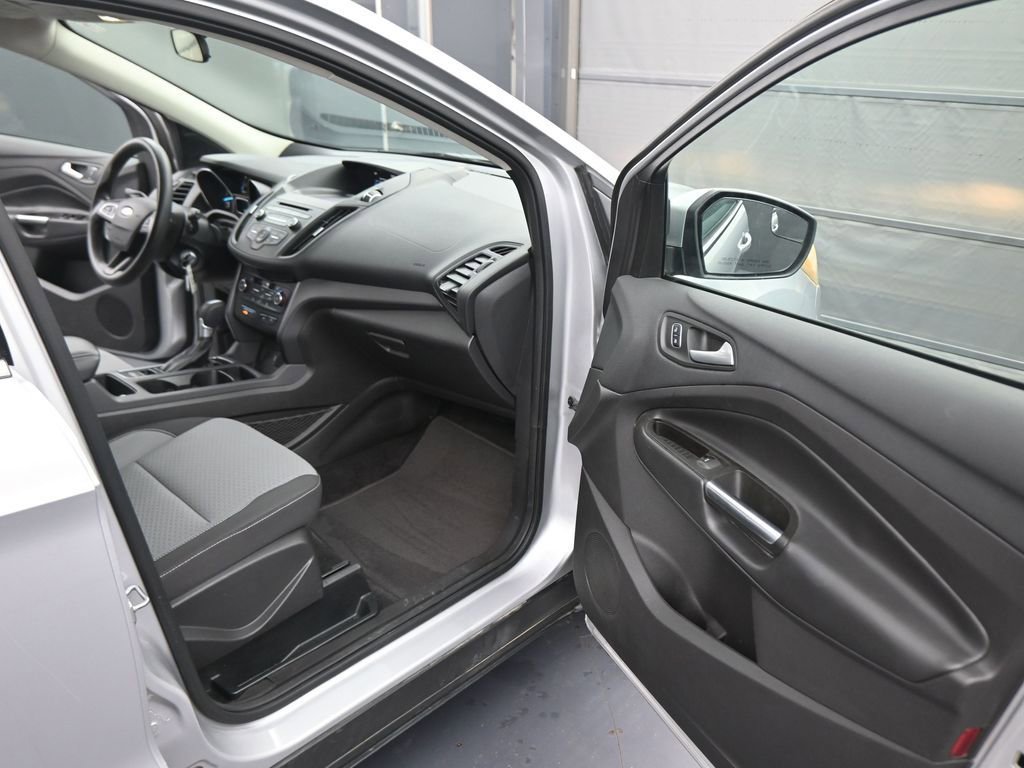 Used 2017 Ford Escape SE image 44