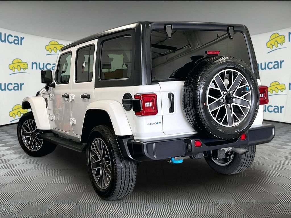 Used 2023 Jeep Wrangler Unlimited Sahara AWD/4WD image 4