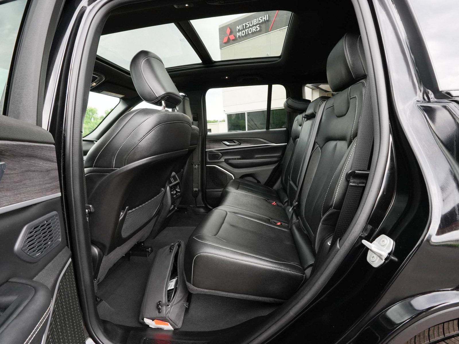 Used 2024 Jeep Grand Cherokee Limited 4xe AWD/4WD image 37