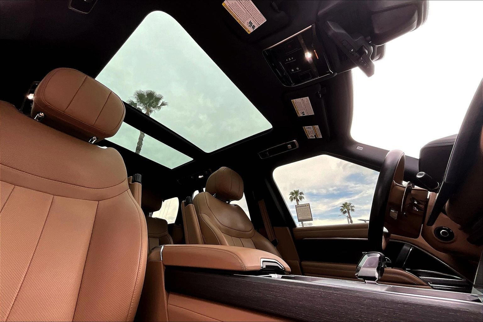 Certified 2025 Land Rover Range Rover SE AWD/4WD image 21