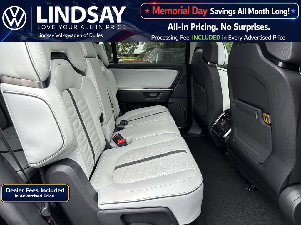 Used 2025 Rivian R1S Adventure AWD/4WD image 13