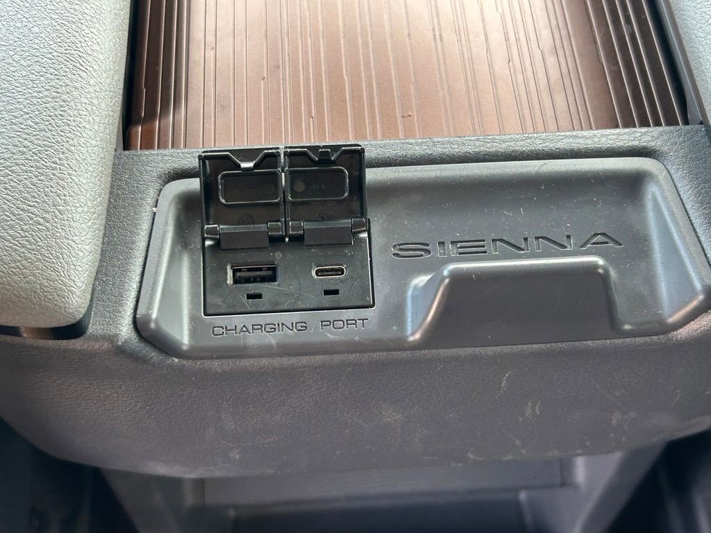 Used 2024 Toyota Sienna XLE w/ XLE Plus Package FWD image 22