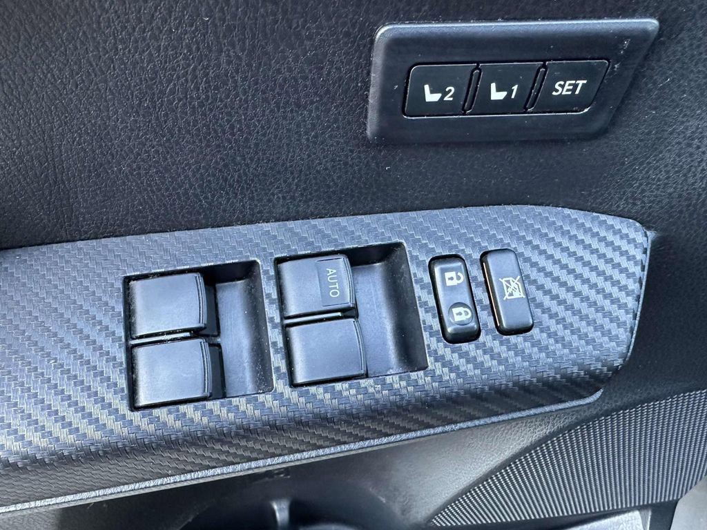 Used 2015 Toyota RAV4 Limited image 17