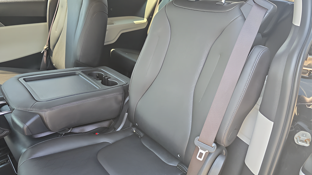 Used 2024 Kia Carnival LX FWD image 10
