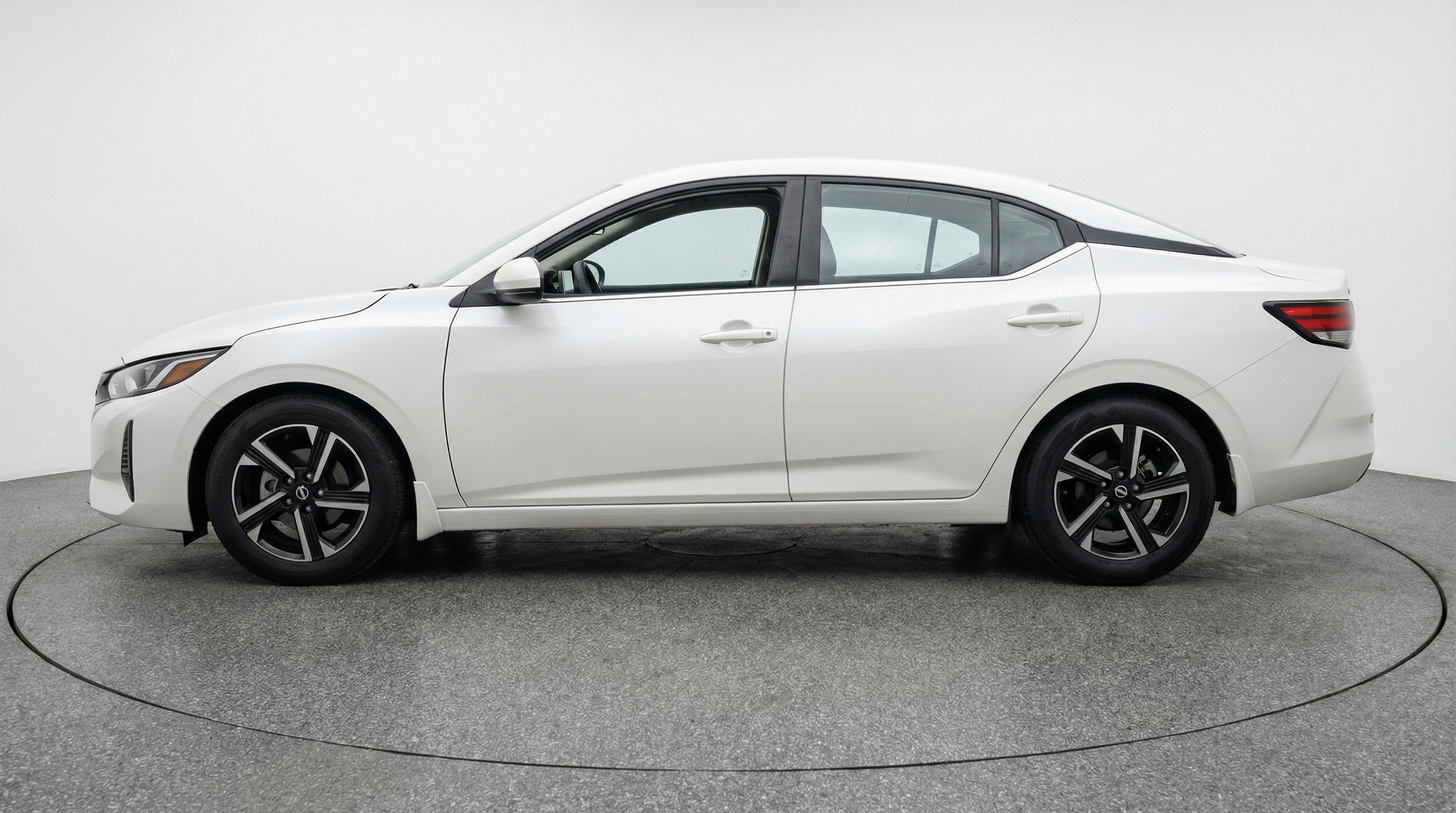 Used 2025 Nissan Sentra SV image 5