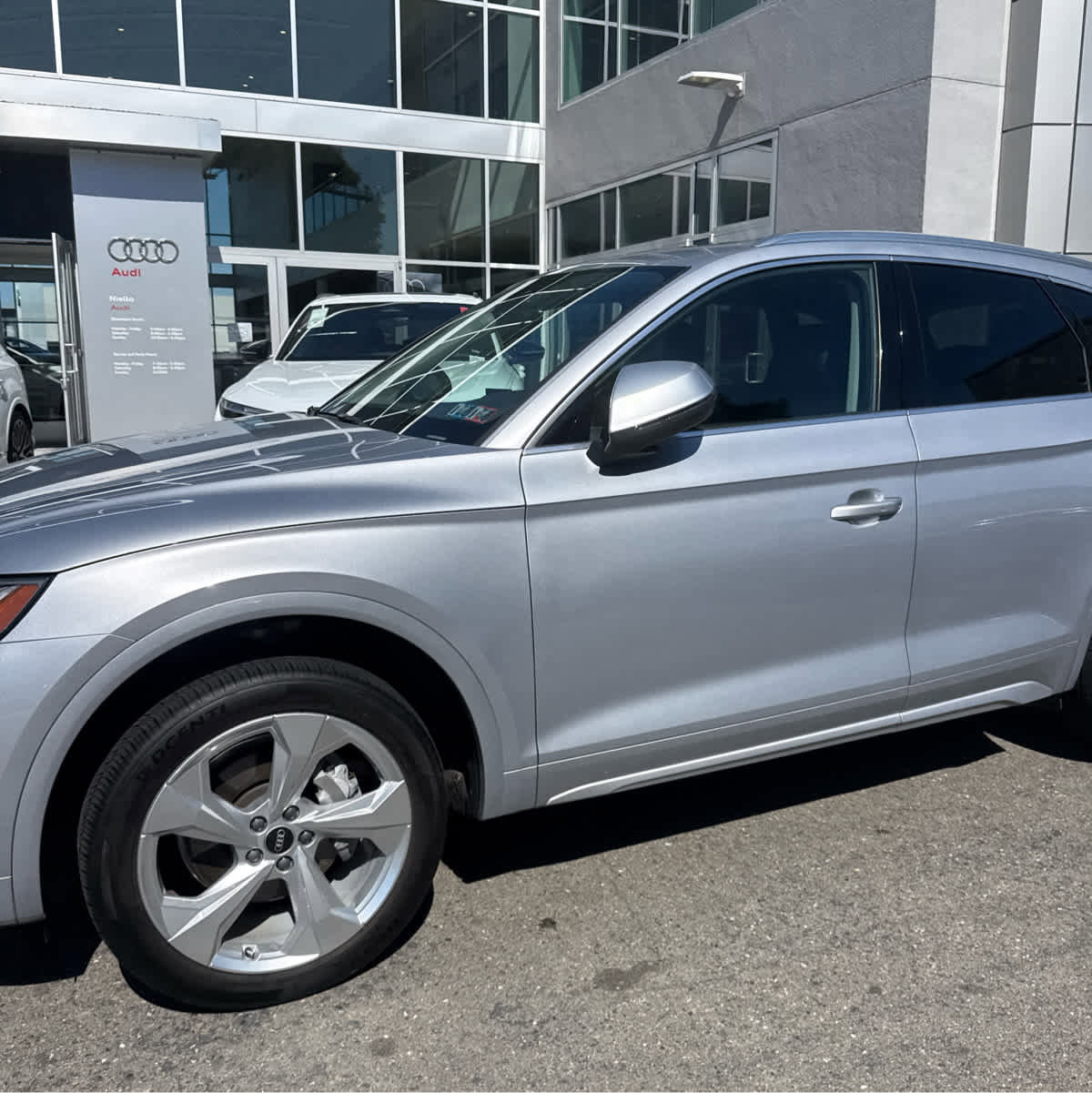 Used 2021 Audi Q5 2.0T Premium Plus w/ Premium Plus Package AWD/4WD image 3