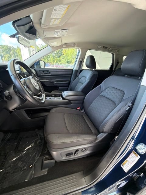 Used 2025 Nissan Pathfinder SV FWD image 19