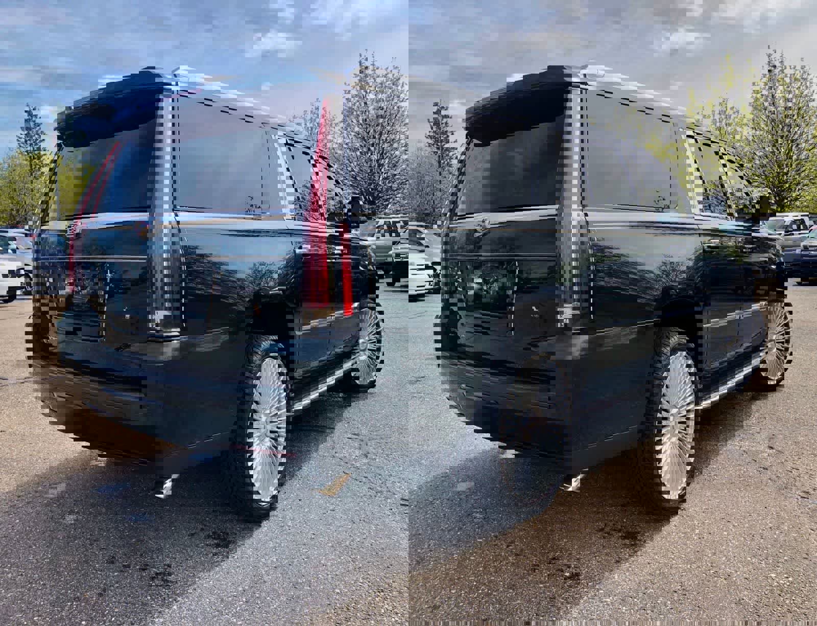 Used 2016 Cadillac Escalade ESV Luxury AWD/4WD image 3