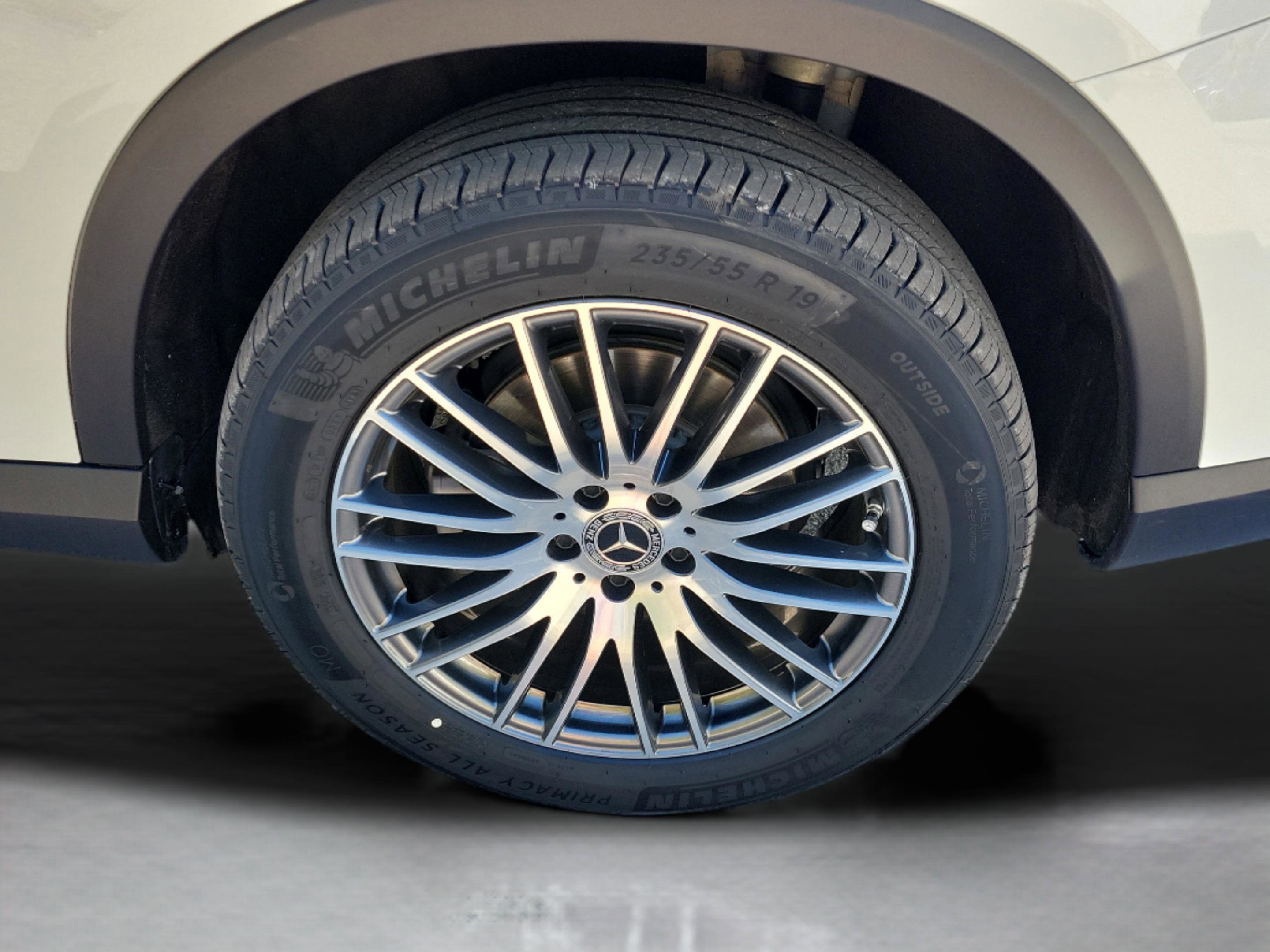 Certified 2025 Mercedes-Benz GLC 300 image 6