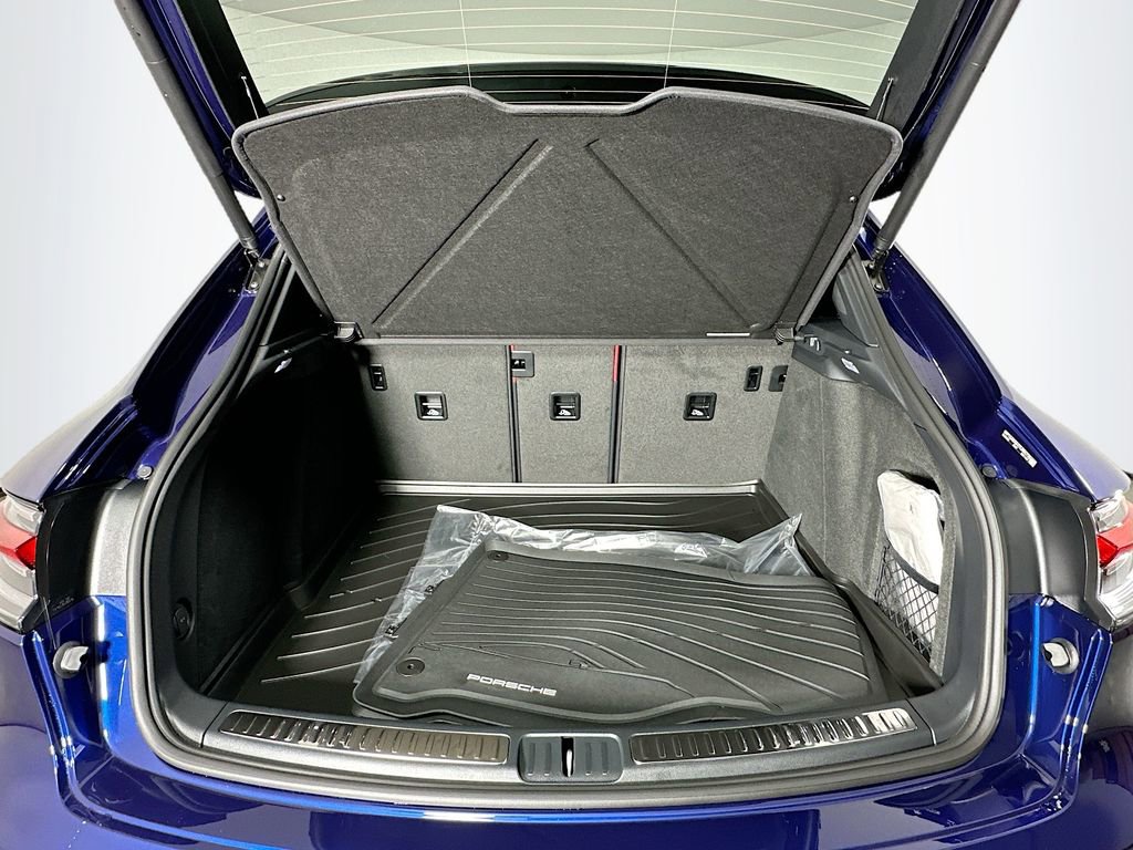 Certified 2026 Porsche Macan Turbo AWD/4WD image 28