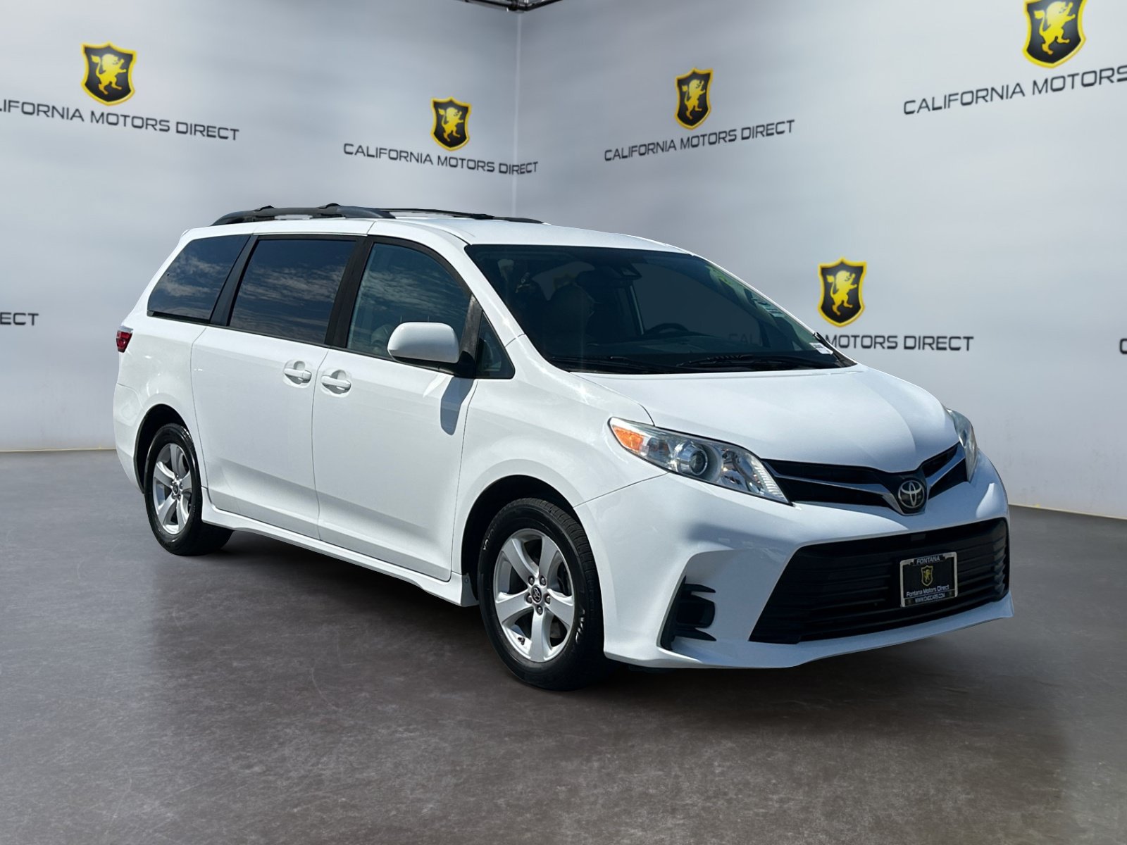 Used 2020 Toyota Sienna LE w/ Carpet Mat Package FWD image 7