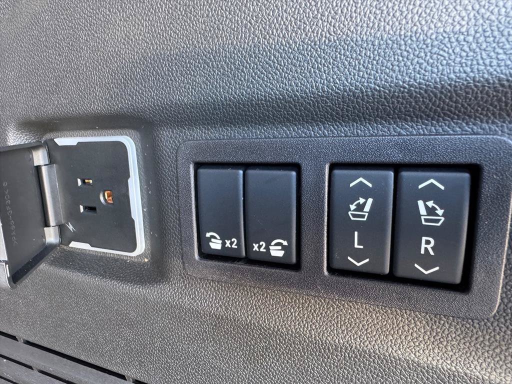 Used 2026 Chevrolet Tahoe Premier AWD/4WD image 11